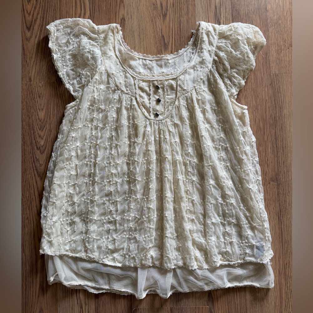 Beautiful vintage lace short sleeve blouse